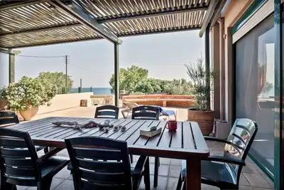 Image de Spacious vacation apartment right on the beach