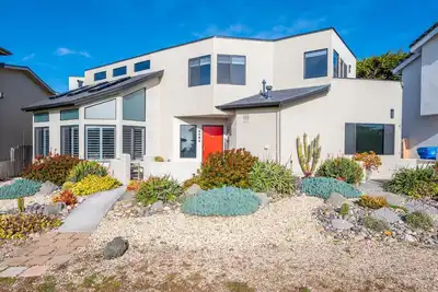 Image de Stunning, Ocean View Rental on Sherwood! Enjoy Your Next Month Long Getaway!