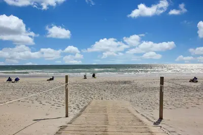 Image de Steps to the Beach, Modern Home, and Ocean Views!