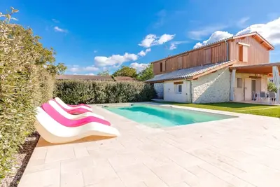 Image de Séchoir à tabac en pierres avec piscine privée proche de Saint Emilion