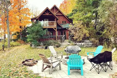 Image de Cozy Pigeon Lake 4- Bedroom Cottage