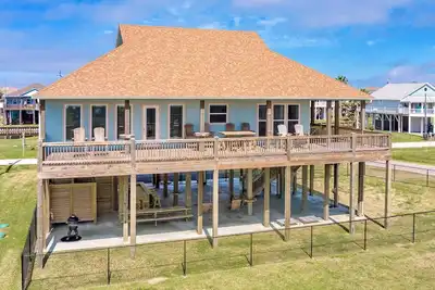 Image de Beach Bound & Down - Gulf view! Cargo lift, 4 bedrooms, outdoor bar!