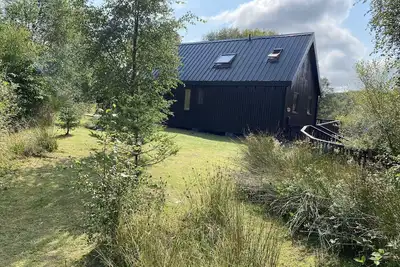 Image de Beautiful cabin with log burner, wood fired hot tub and stunning views.