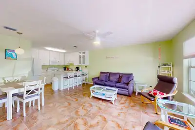 Image de Ground-floor condo by the beach with on-site pool & 2 private patios