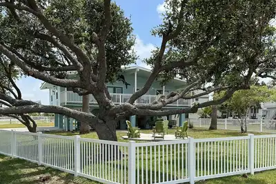 Image de House, 4 Bedrooms + Sunroom, 2. 5 Baths, Sleeps 13
