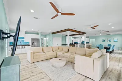 Image de Serene Gulf-view home near beach & golf with private pool & balconies - dogs Ok