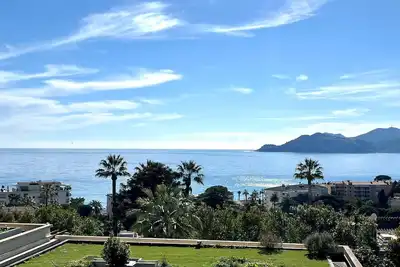 Image de Appartement climatisé grand standing à 600 Mètres des plages classe ***