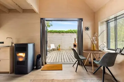 Image de Nature house with wood stove and view