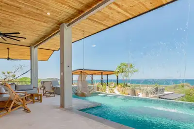 Image de Villa Enlightened\/ Ocean View\/ Walk to Beach