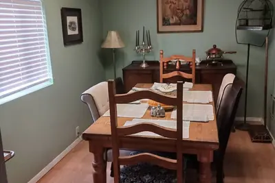 Image de Cozy 1 Bedroom Home just a quick drive or walk to downtown.