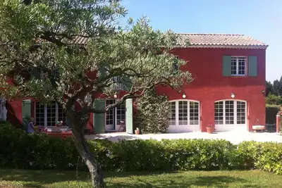 Image de Grand Mas familial avec jardin et piscine près d'Avignon