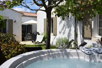 Image de Grande villa luxe île de Ré  avec bain à remous by Andréa