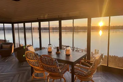 Image de Fully Remodeled Exquisite Louisville Area Tranquil Riverfront Home!
