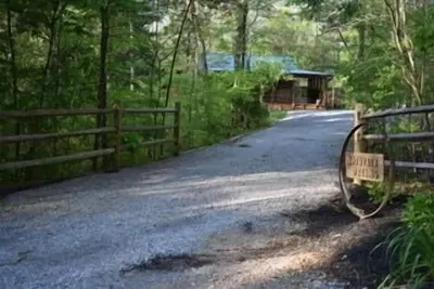 Image de Mountain Dreams ~ Your very own private and rustic mountain retreat!