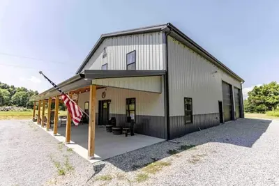 Image de Modern Barndomanium on beautiful farm! 4 R -2. 5 B