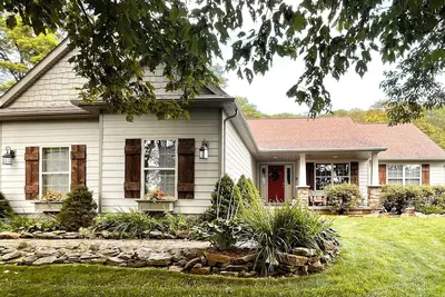 Image de Blue Jay's Nest- Private Fern Mountain home. Minutes to ski resorts and Parks.