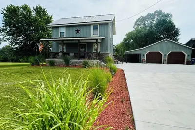 Image de Home on 3 acres in the heart of wine country w/ gameroom. 5 min to Lake Erie.