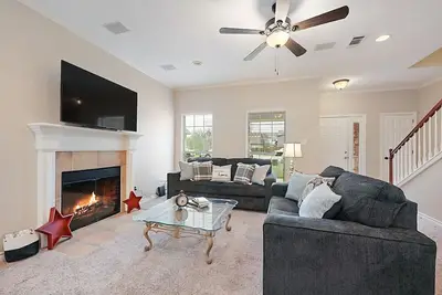 Lone Star Haven ~ Minutes from Campus & Perfect for Game Day!