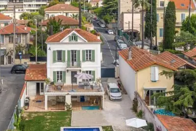 Image de Villa-Traditionelle-Salle de bain privée séparée-Vue sur Piscine