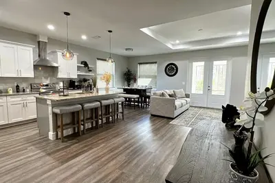 Image de Welcome to the Beautiful Pool House of North Port!