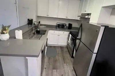 Image de Lovely 3 bedroom. 2 bathroom Condo