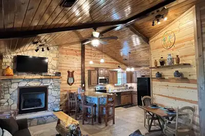 Image de Hot Tub! Just 25-30 Minutes N of Broken Bow Lake. Firepit! High Speed Wifi! !