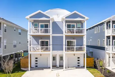 Image de Pearl Paradise: with elevator & golf cart included! 2 blocks to beach.