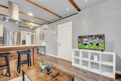 Image de Dt Action! | Extended stay | Work, Play, & Relax!
