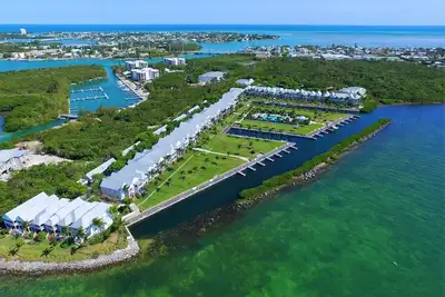 Image de Refreshed & Elevated Indigo Reef Luxury Villa 15, 3br, 2 1/2 Ba with Boat Slip