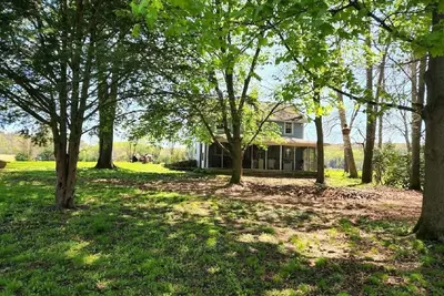 Image de Two story secluded farmhouse on Loyalsock Creek