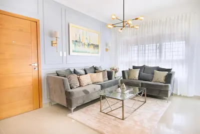 Image de Beautiful Confortable & quiet- 10 min from Air Port.