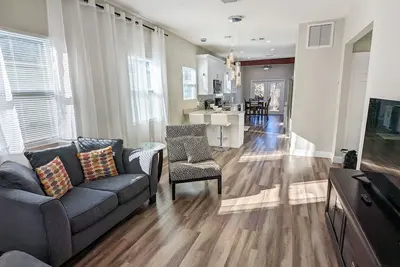 Image de Your Modern Tampa Getaway!