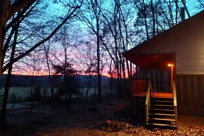 Image de White River Adventure Cabin @ Pig Trail Scenic Hwy near Combs Ar. Atv & Hiking
