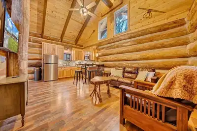 Image de Real Log Cabin w/ Trout Pond close to Mcaffee Knob, Dragons tooth, Tinker Cliffs