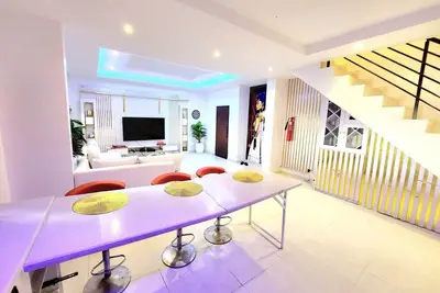 Stunning, Luxurious Maissonet