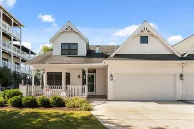 Image de New! ! Luxury Rental - Parker House. Private Beach Access & Walkable to Downtown