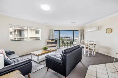Image de Sunshine Towers 2 Bedroom Ocean Side Apartment