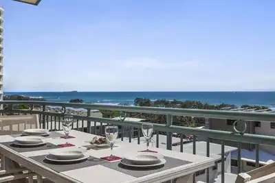 Image de Sunshine Towers 3 Bedroom Ocean View Apartment