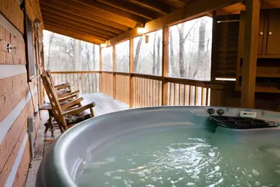 Image de Spring Family Escape Hot Tub + Game Table