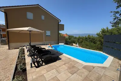 Image de Maison pour la famille avec la piscine Risika, Krk (K-20848)