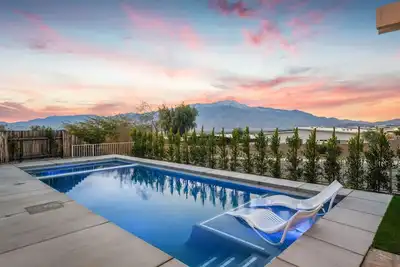 Image de Mountain View house w/Giant Spa, Poker table, games, Bbq, lots of entertainment!
