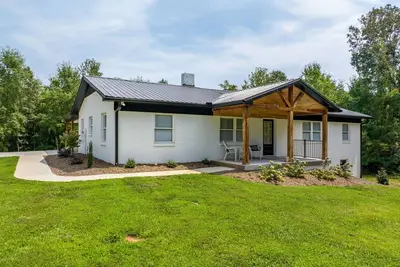 Image de 100% - 5 Star reviews! Clean, Safe & Enjoyable home away from home!