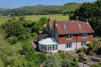 Paythorne Farmhouse, pet friendly, with open fire in Upper Beeding