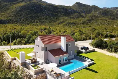 Image de Villa de luxe avec piscine chauffée et sauna