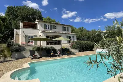 Image de A proximité du village, piscine privée, vue sur le Luberon
