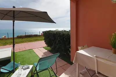 Image de Magnifique T2 40m² avec terrasse, accès direct plage et piscine à Sète