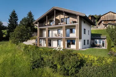 Image de Apartment 2 with a unique panoramic view surrounded by greenery