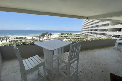 Image de Gulf Front Condo with Stunning Views!