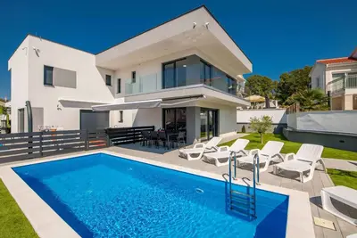 Maison de vacances avec une piscine chauffée en saison