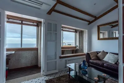 Image de Penthouse with terrace and sea views.